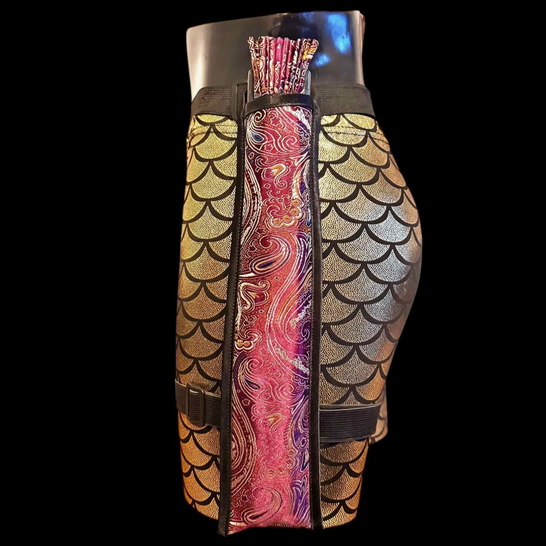 Großer handgefertigter Bambus Rave Fächer mit Holster - Red Paisley brocade - Fanmans Fanshop