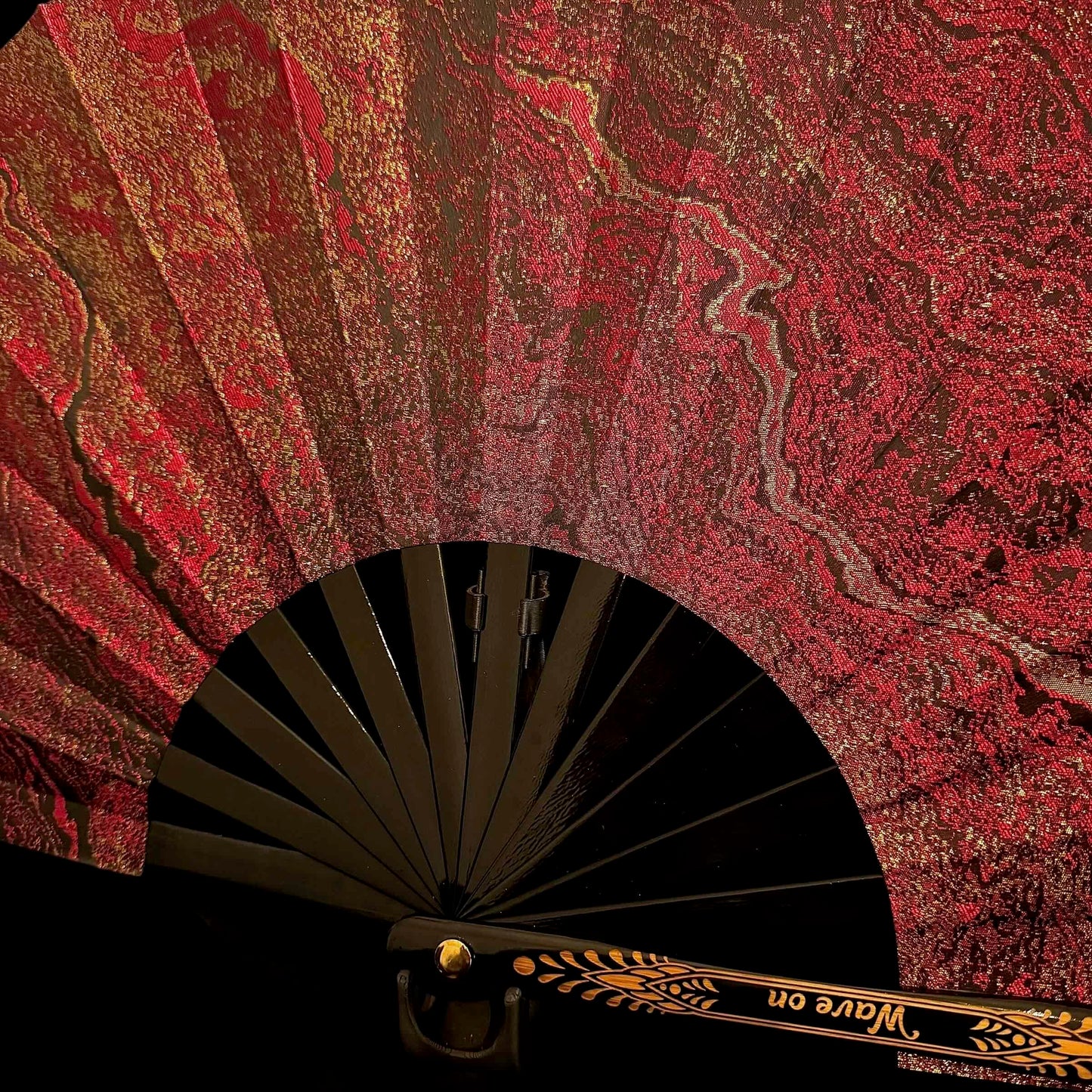 Großer handgefertigter Bambus Rave Fächer mit Holster - Magenta gold