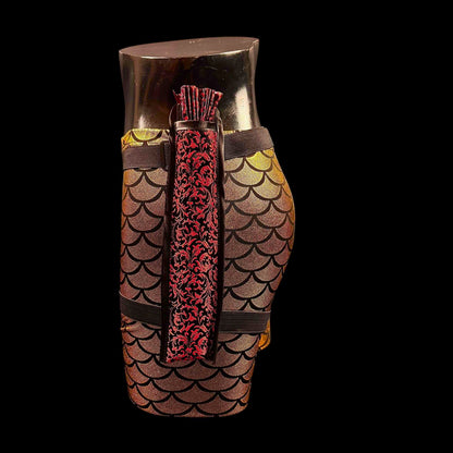 Kleiner 28cm handgefertigter Bambus Rave Fächer mit Holster - Red black brocade