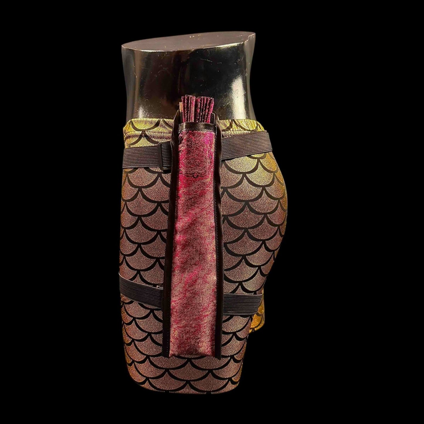 Kleiner 28cm handgefertigter Bambus Rave Fächer mit Holster - Magenta gold - Fanmans Fanshop