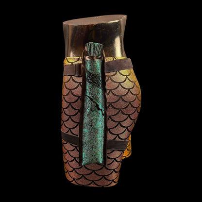 Kleiner 28cm handgefertigter Bambus Rave Fächer mit Holster - Grün gold - Fanmans Fanshop