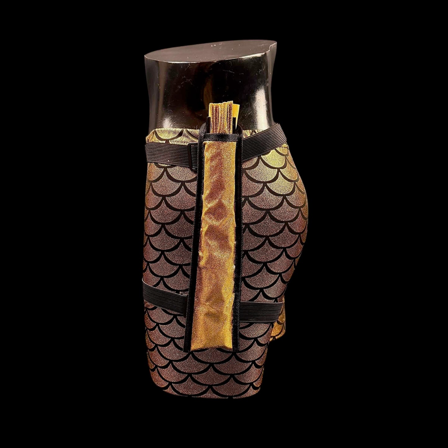 Kleiner 28cm Bambus Rave Fächer - Swooshy gold mit Holster - Fanmans Fanshop